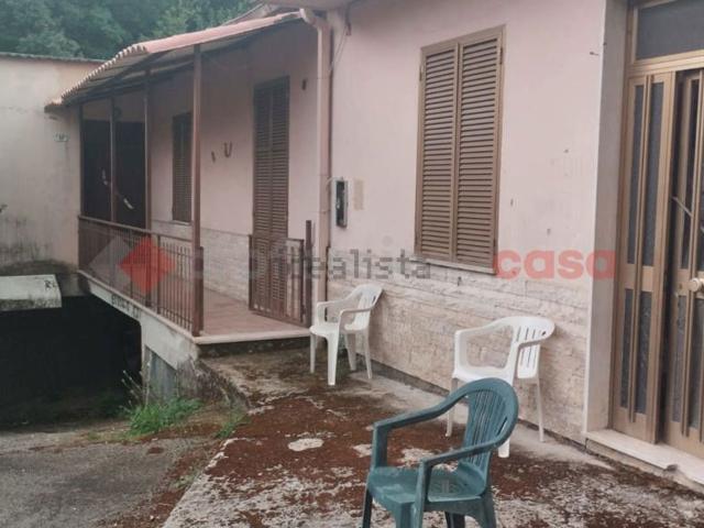 Casa in vendita a Frosinone, Lazio