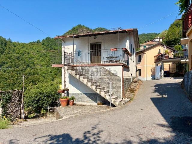 Casa in vendita a Lumarzo, Neirone