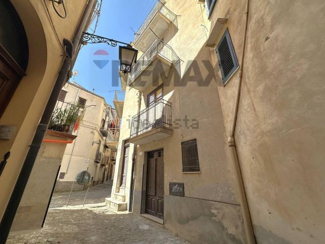 Casa in vendita a Castelbuono, Sicilia