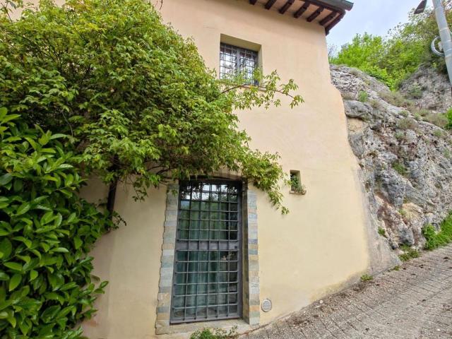 Casa in vendita a Sant'anatolia Di Narco, Umbria