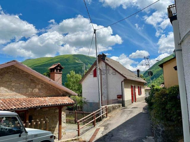 Casa in vendita a Piolo, Ventasso