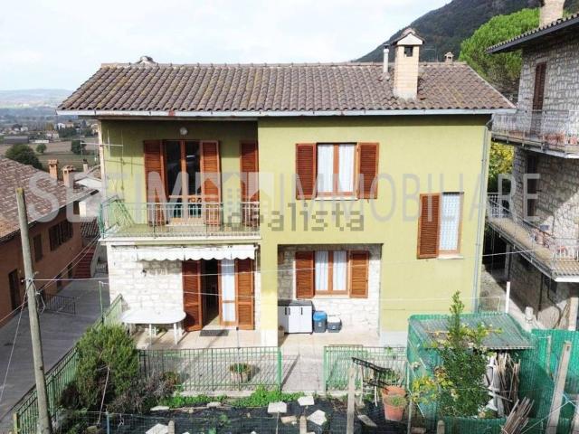 Casa in vendita a Stazione di Camporeggiano, Gubbio