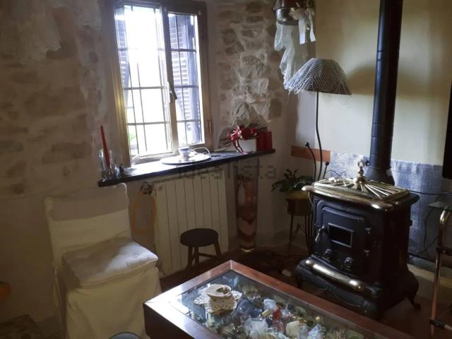 Casa in vendita a Unione dei comuni Media Valle del Serchio, Villa Basilica