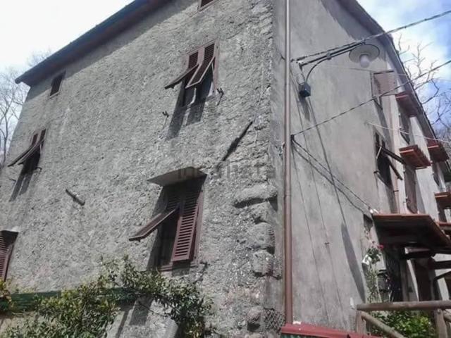 Casa in vendita a Unione dei comuni Media Valle del Serchio, Villa Basilica