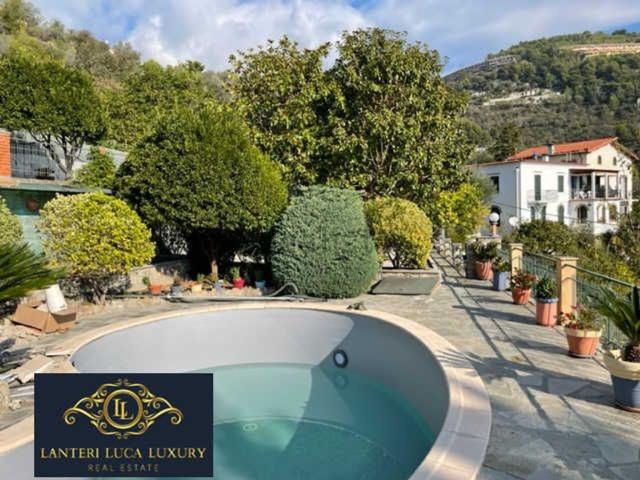 Casa in vendita a Ventimiglia, Liguria