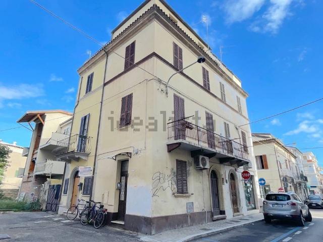 Casa in vendita a Marina centro, Marche