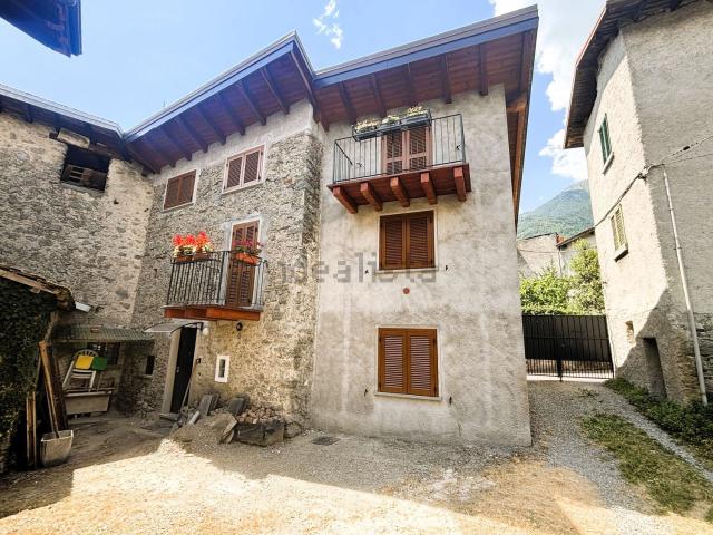 Casa in vendita a Dazio, Lombardia