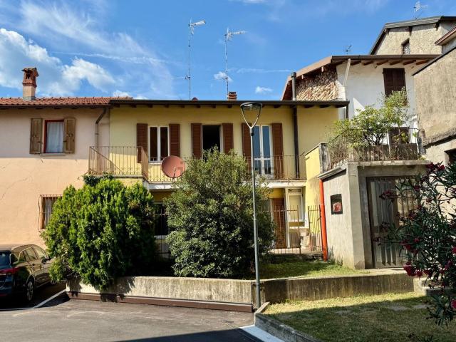 Casa in vendita a Bruntino, Villa D'almè
