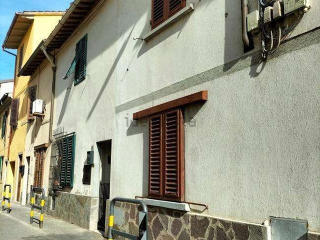 Casa in vendita a Pizzidimonte, Prato