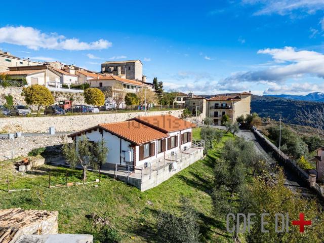 Casa in vendita a Mompeo, Lazio