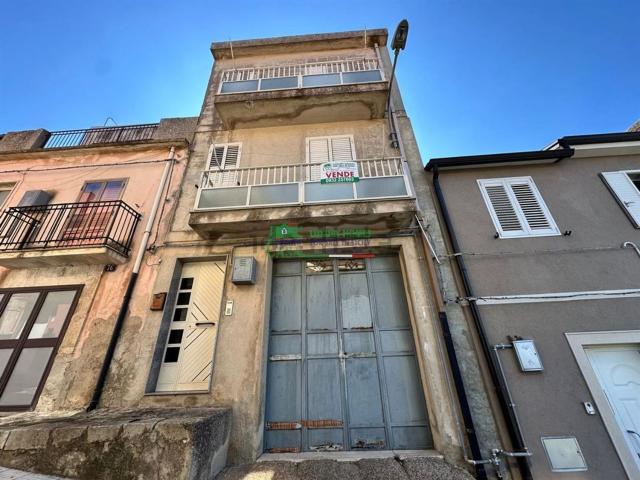 Casa in vendita a Monterosso Almo, Ragusa
