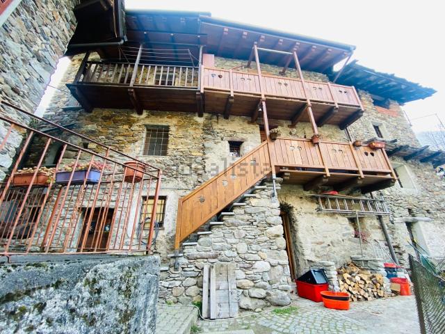 Casa in vendita a Lillianes, Aosta