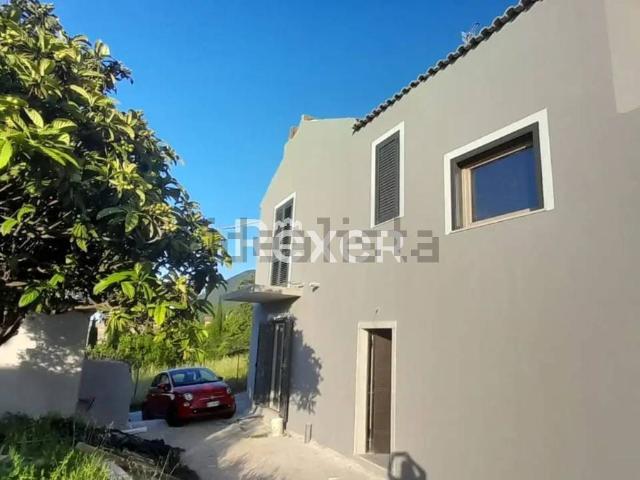 Casa in vendita a Solopaca, Campania