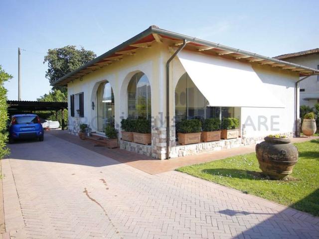 Casa in vendita a Marina di Massa, Marina Di Massa