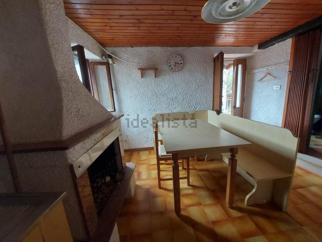 Casa in vendita a Montefortino, Marche