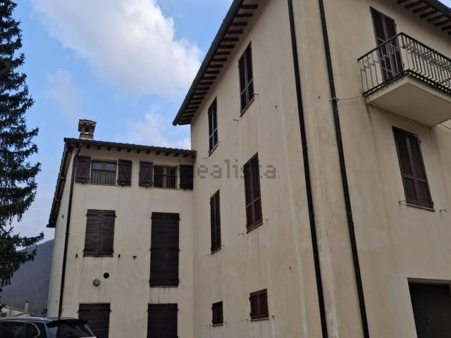 Casa in vendita a Foligno, Umbria