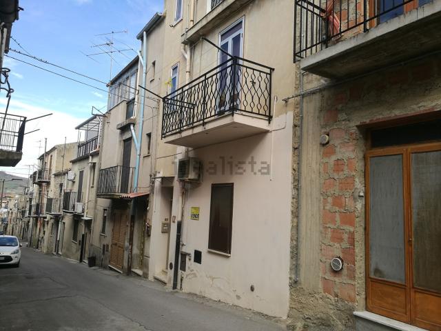 Casa in vendita a Castellana Sicula, Sicilia