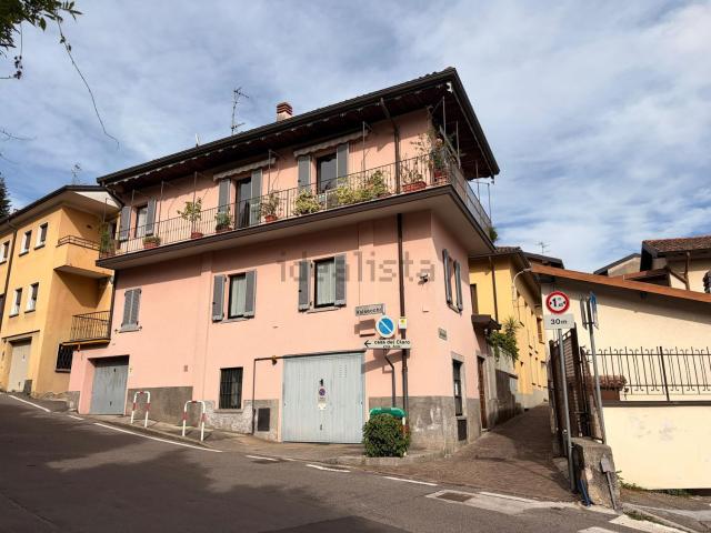 Casa in vendita a San Giovanni, Lecco
