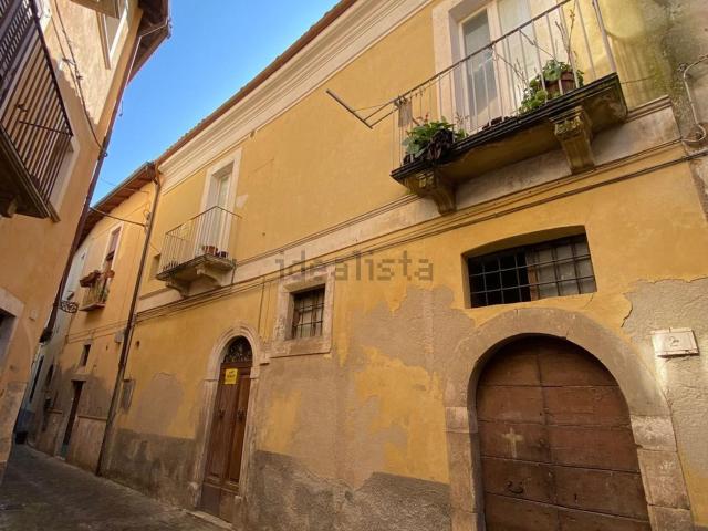 Casa in vendita a Sulmona, L'Aquila