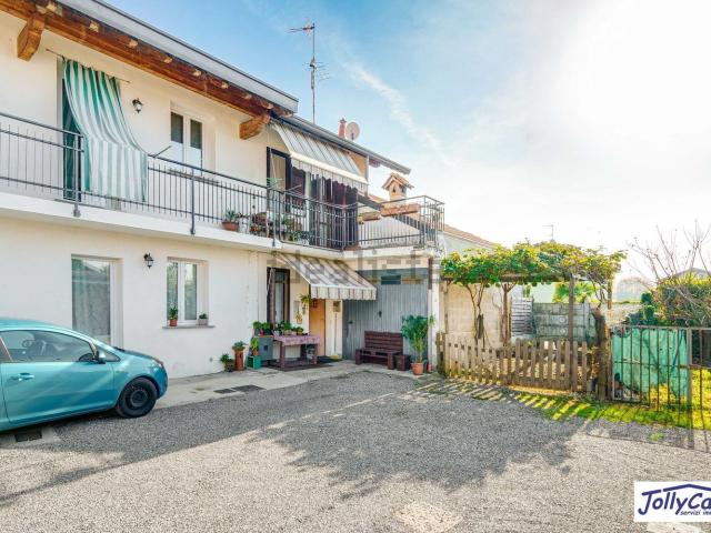 Casa in vendita a Lazzate, Lombardia