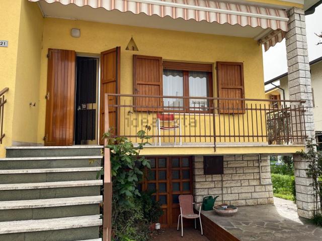 Casa in vendita a Riccione, Reggio Emilia
