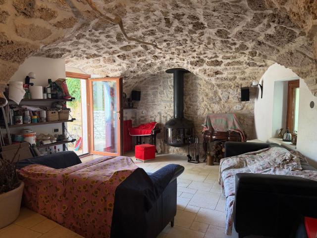 Casa in vendita a Montenero Val Cocchiara, Isernia