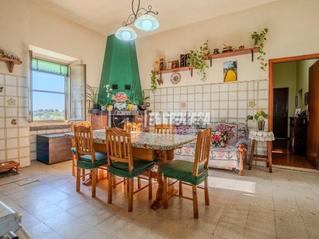 Casa in vendita a Viterbo, Lazio