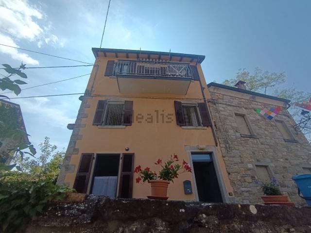 Casa in vendita a Terenzo, Reggio Emilia