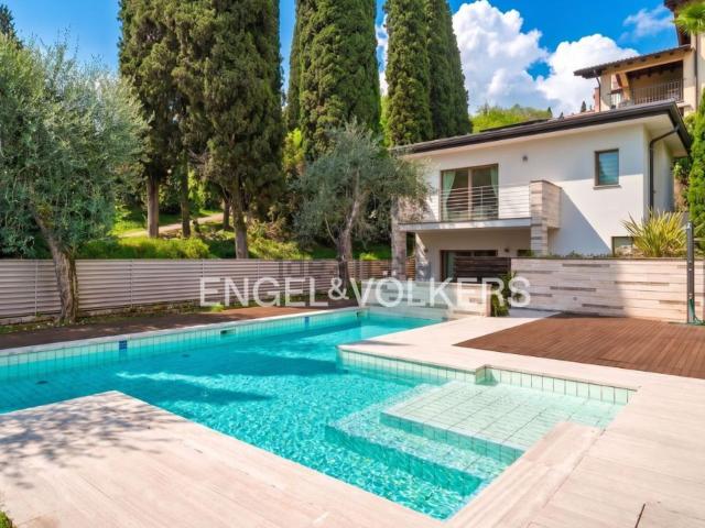Casa in vendita a Comunità Montana Parco Alto Garda bresciano, Gardone Riviera