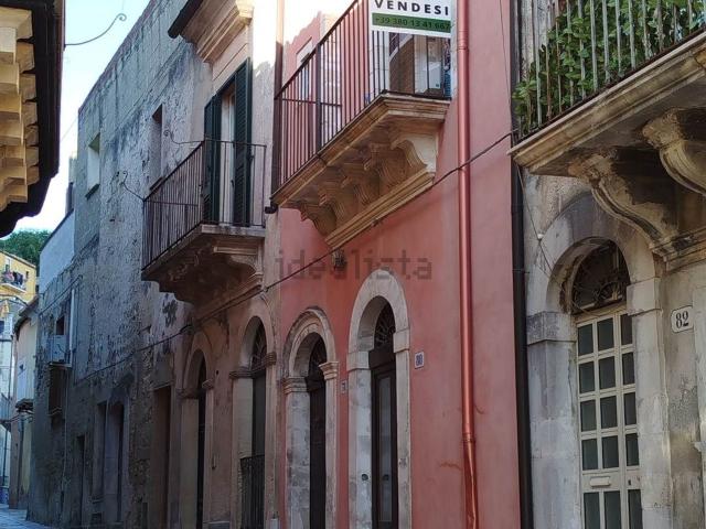 Casa in vendita a Ragusa Ibla, Ragusa