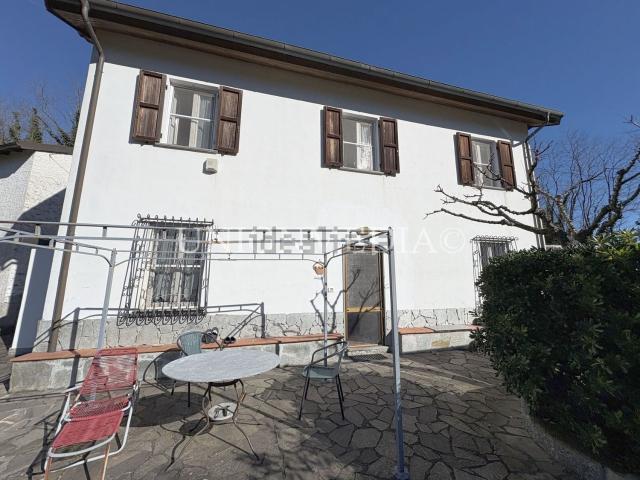 Casa in vendita a Follo, Liguria