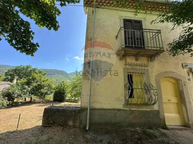 Casa in vendita a Pizzone, Molise