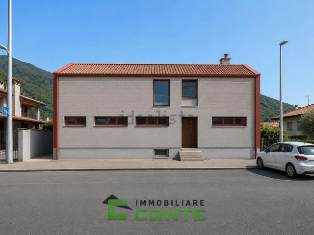 Casa in vendita a Pove Del Grappa, Veneto