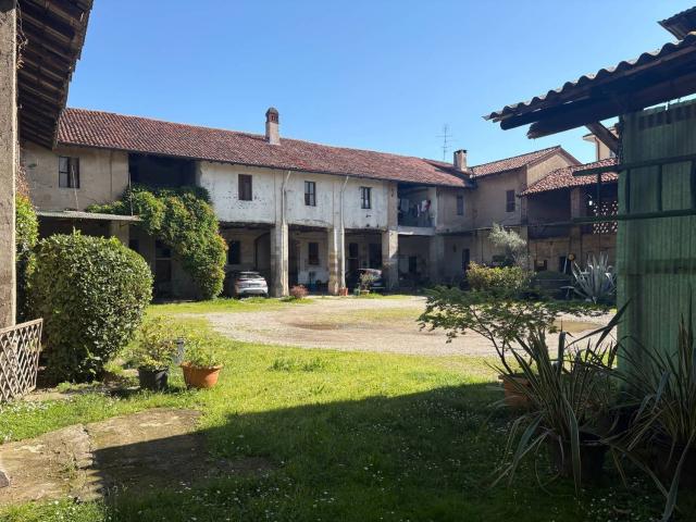 Casa in vendita a Solaro, Lombardia