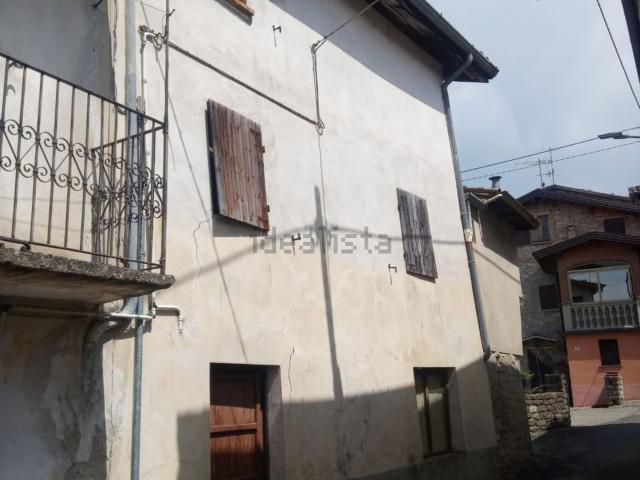 Casa in vendita a Zavattarello, Lombardia