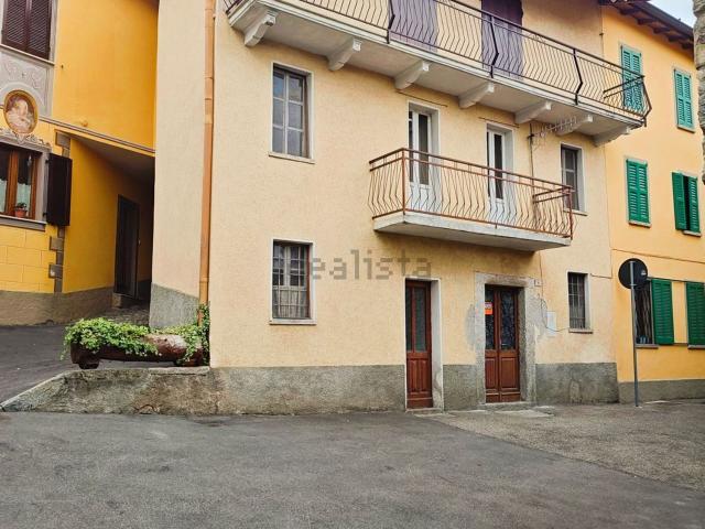 Casa in vendita a Ponna, Lombardia