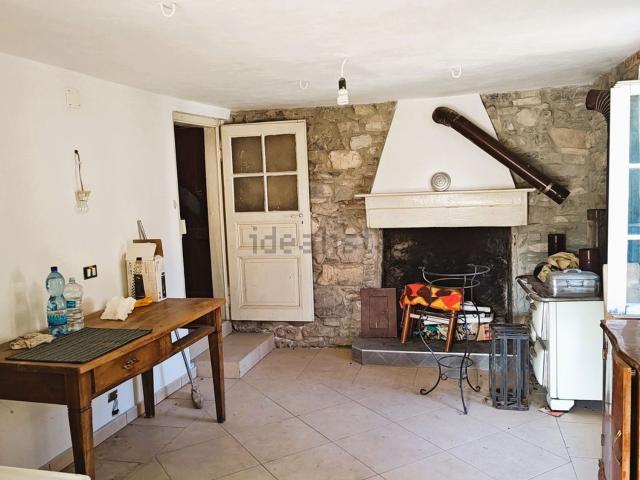 Casa in vendita a Pigra, Lombardia