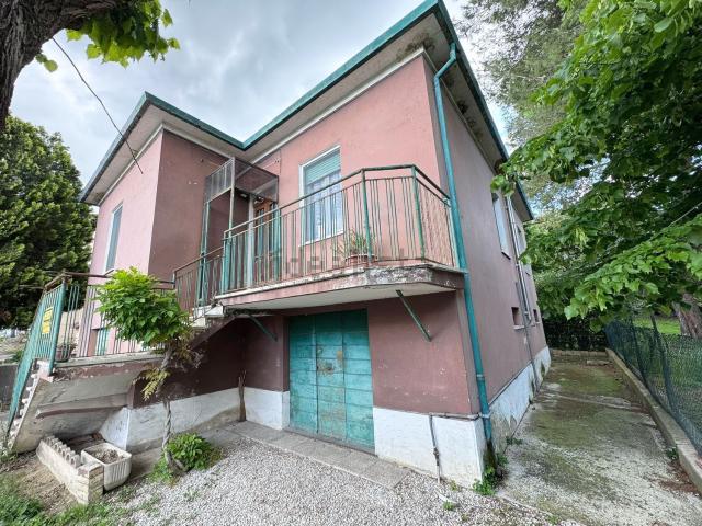 Casa in vendita a Trecastelli, Marche