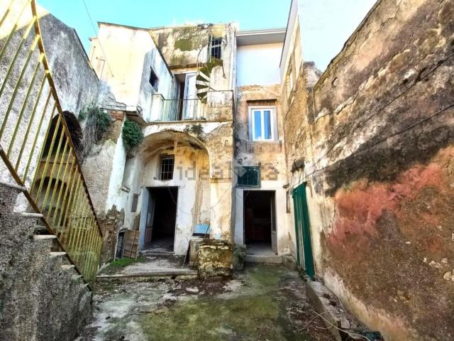 Casa in vendita a San Felice A Cancello, Campania