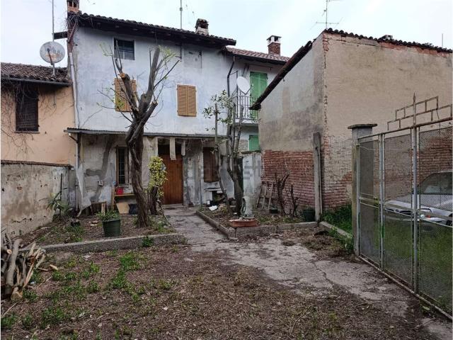 Casa in vendita a Breme, Lombardia