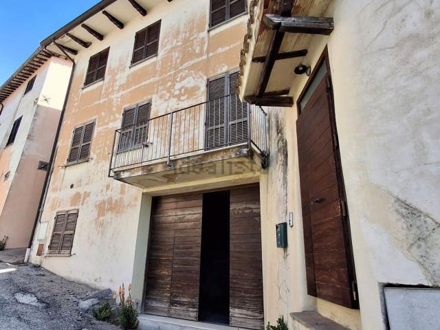 Casa in vendita a Fosse, Foligno