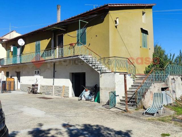 Casa in vendita a Campi Bisenzio, Toscana