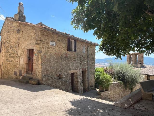 Casa in vendita a Gualdo Cattaneo, Umbria