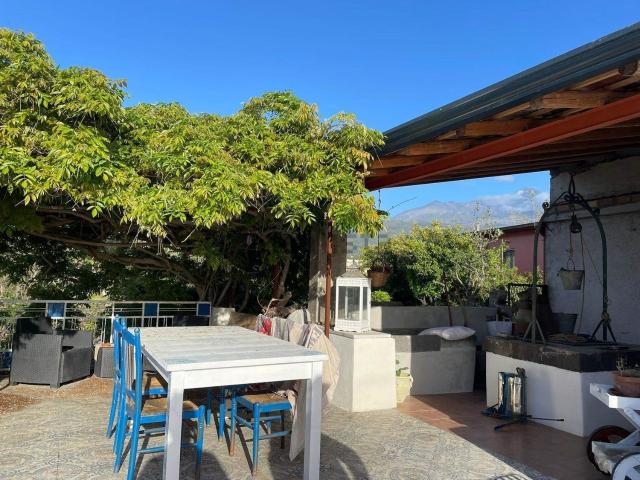 Casa in vendita a Santa Venerina, Sicilia