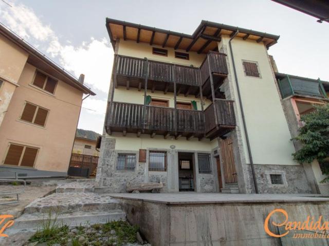 Casa in vendita a Avaglio / Davai, Lauco / Lauc
