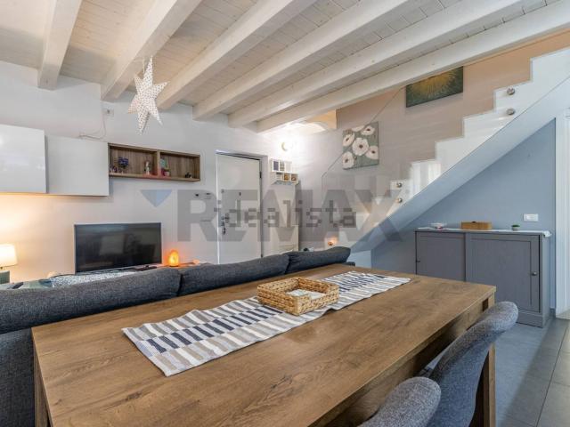 Casa in vendita a Barzanò, Lombardia