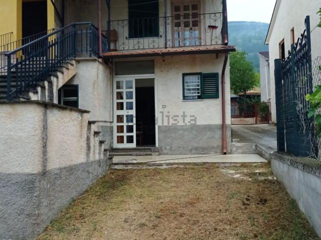 Casa in vendita a Casali d'Aschi, Gioia dei Marsi