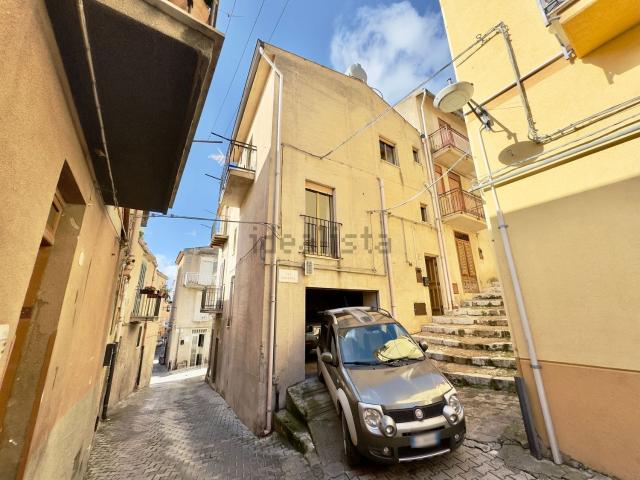 Casa in vendita a Caccamo, Sicilia