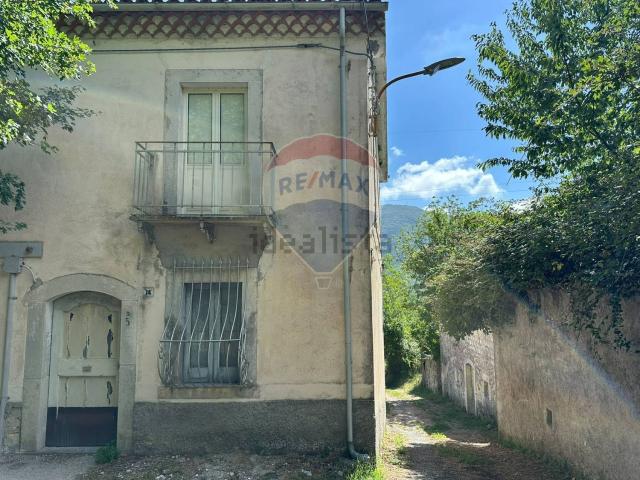 Casa in vendita a Pizzone, Molise