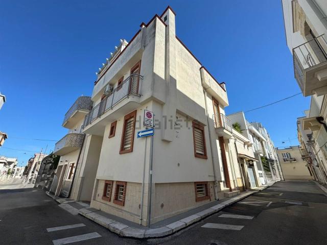Casa in vendita a Adelfia, Bari